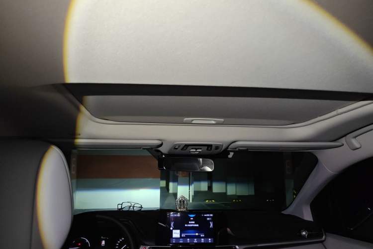Used Toyota Granvia 2023 2.5L Hybrid Luxury Edition Headliner