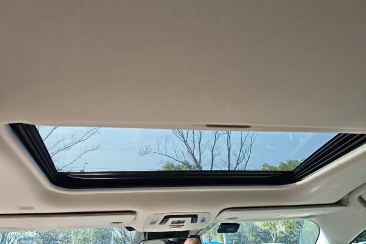 Used Toyota Granvia 2023 2.5L Hybrid Luxury Edition Headliner