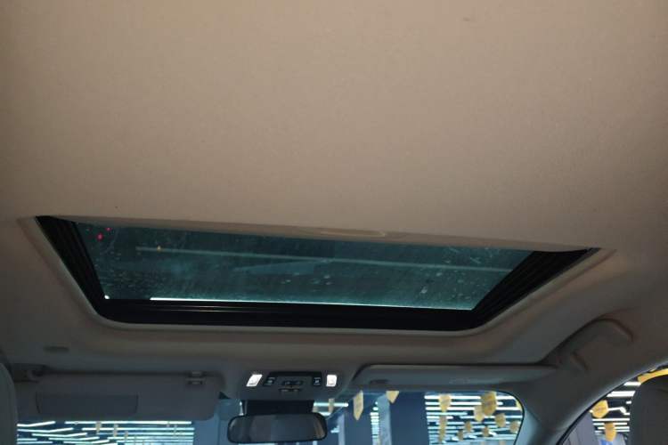 Used Toyota Granvia 2023 2.5L Hybrid Comfort Edition Headliner