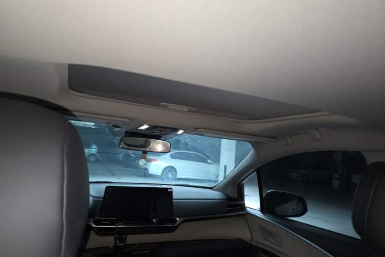 Used Toyota Granvia 2023 2.5L Hybrid Comfort Edition Headliner