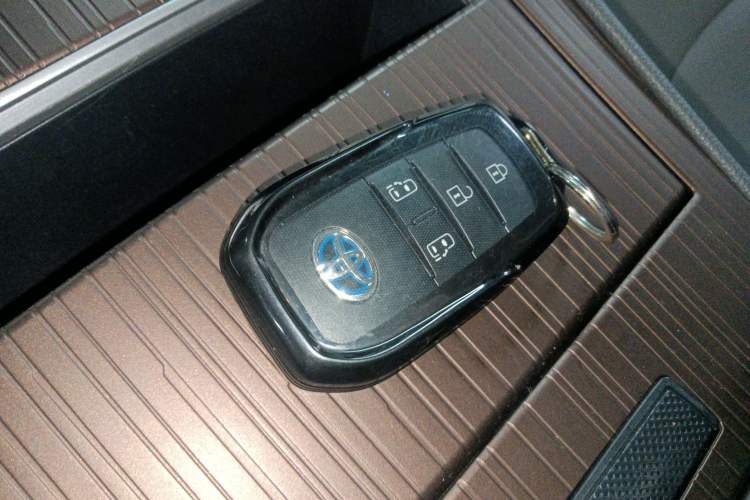 Used Toyota Granvia 2023 2.5L Hybrid Comfort Edition Interior 1