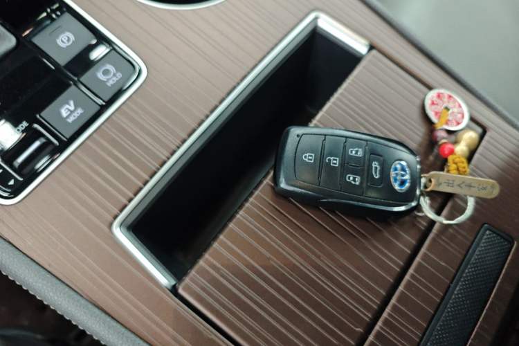 Used Toyota Granvia 2023 2.5L Hybrid Prestige PLUS Edition Interior 1