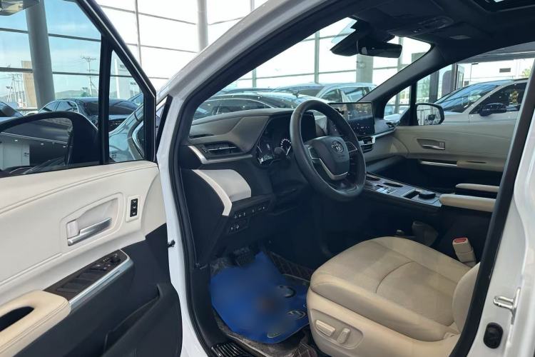 Used Toyota Granvia 2023 2.5L Hybrid Prestige PLUS Edition Interior 1
