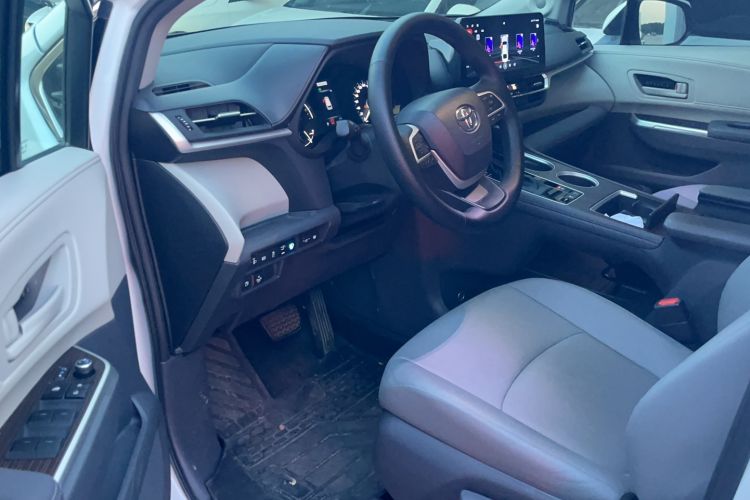Used Toyota Granvia 2023 2.5L Hybrid Comfort Edition Interior 1