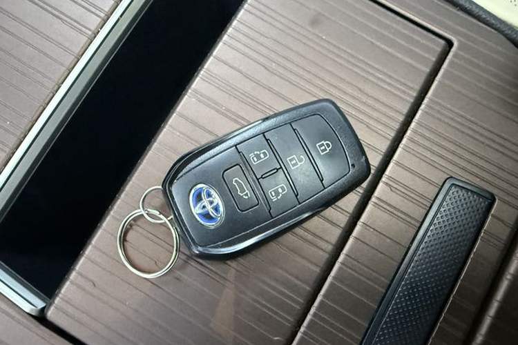 Used Toyota Granvia 2023 2.5L Hybrid Prestige PLUS Edition Interior 1
