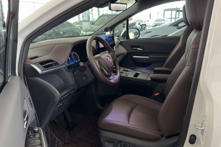 Used Toyota Granvia 2023 2.5L Hybrid Flagship VIP Edition Interior 1