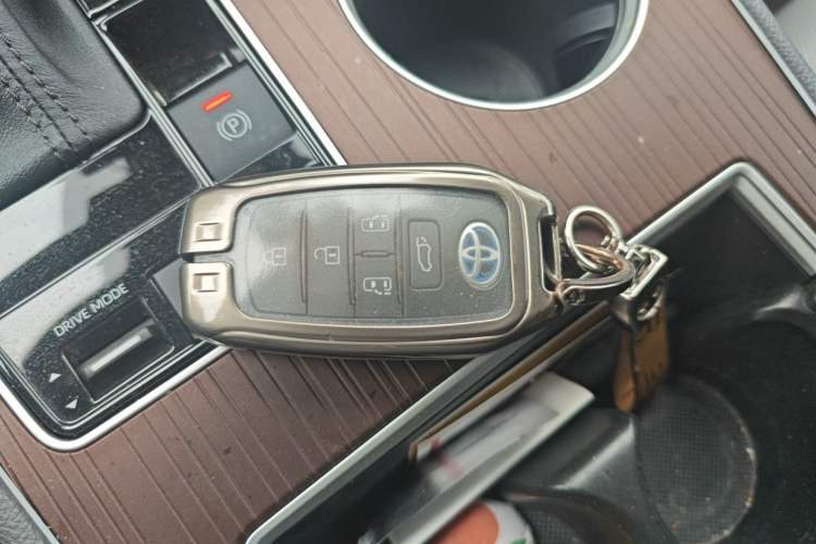 Used Toyota Granvia 2023 2.5L Hybrid Prestige PLUS Edition Interior 1
