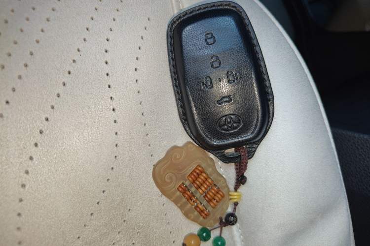 Used Toyota Granvia 2023 2.5L Hybrid Prestige PLUS Edition Interior 1