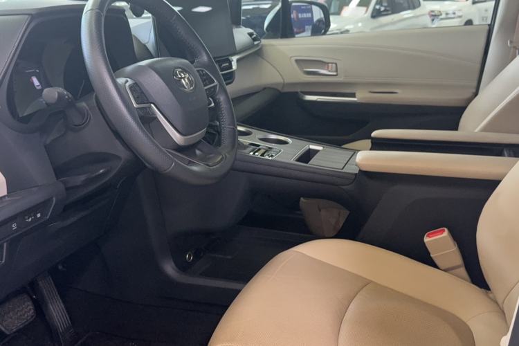 Used Toyota Granvia 2023 2.5L Hybrid Prestige PLUS Edition Interior 1
