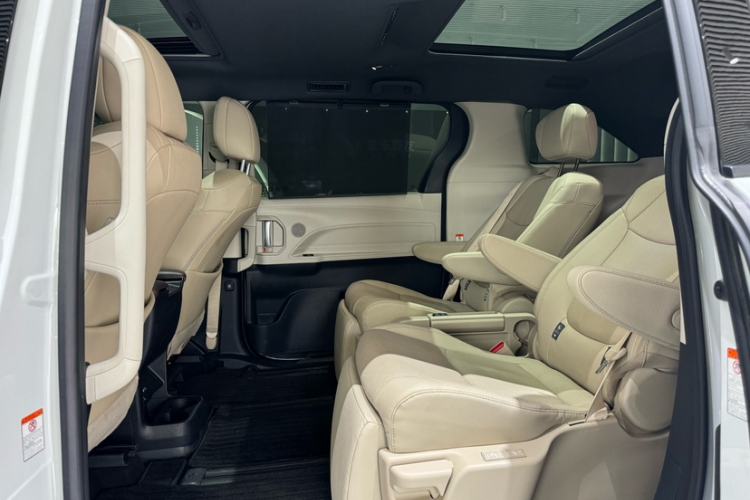 Used Toyota Granvia 2023 2.5L Hybrid Prestige VIP Edition Interior 1
