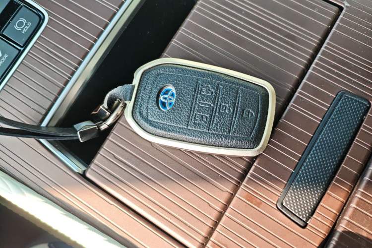 Used Toyota Granvia 2023 2.5L Hybrid Luxury Edition Interior 1