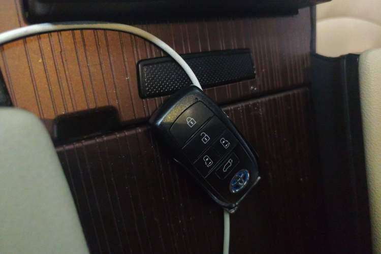 Used Toyota Granvia 2023 2.5L Hybrid Prestige PLUS Edition Interior 1
