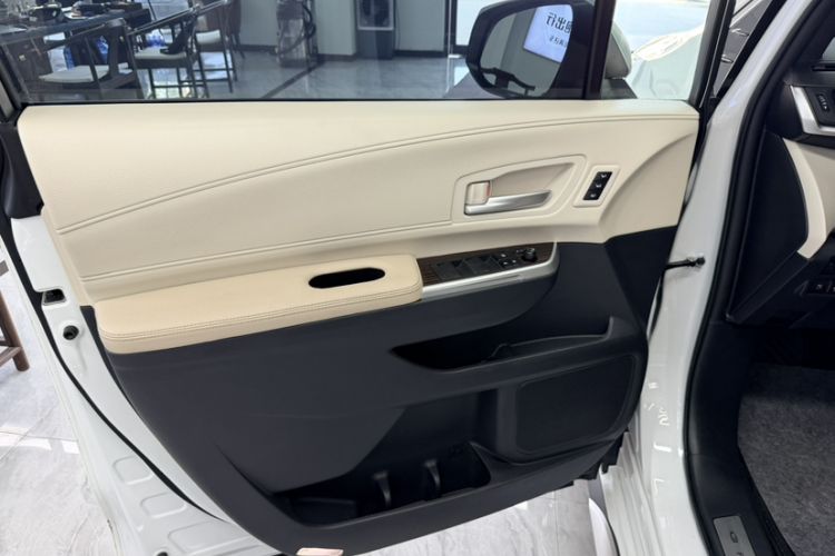 Used Toyota Granvia 2023 2.5L Hybrid Prestige PLUS Edition Interior 10