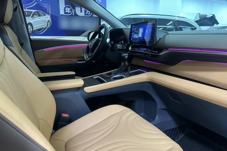 Used Toyota Granvia 2023 2.5L Hybrid Comfort Edition Interior 10
