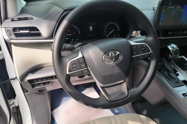 Used Toyota Granvia 2023 2.5L Hybrid Comfort Edition Interior 2