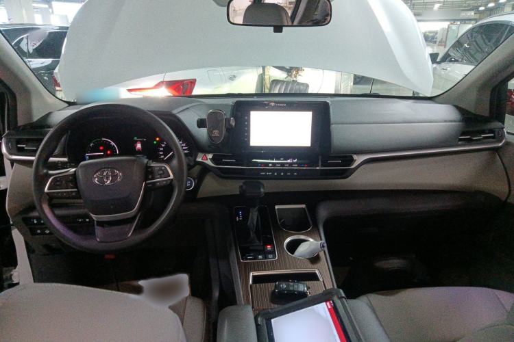 Used Toyota Granvia 2023 2.5L Hybrid Comfort Edition Interior 2
