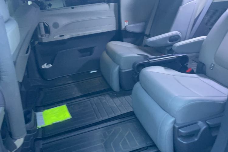 Used Toyota Granvia 2023 2.5L Hybrid Comfort Edition Interior 2