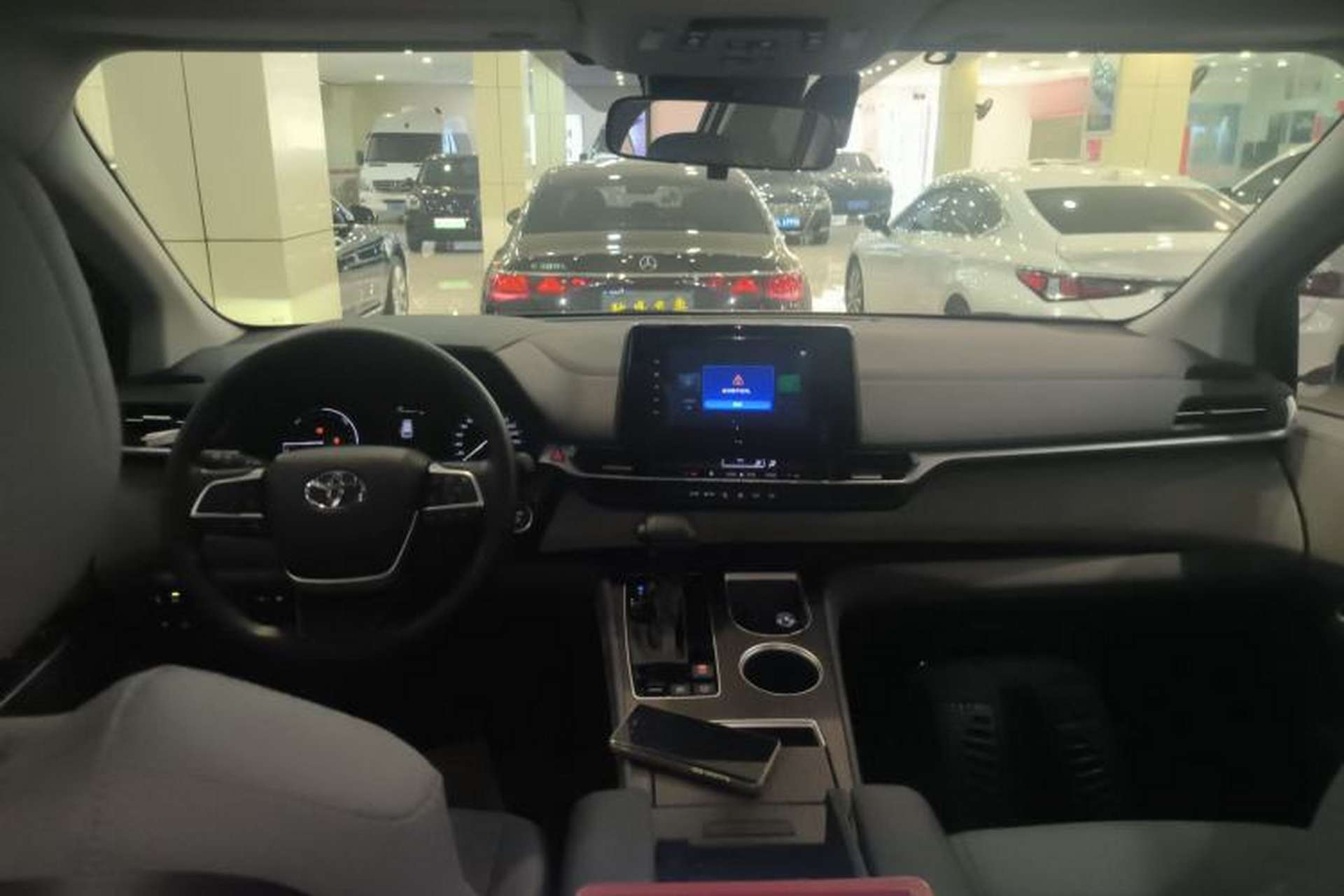 Used Toyota Granvia 2023 2.5L Hybrid Luxury Edition Interior 2