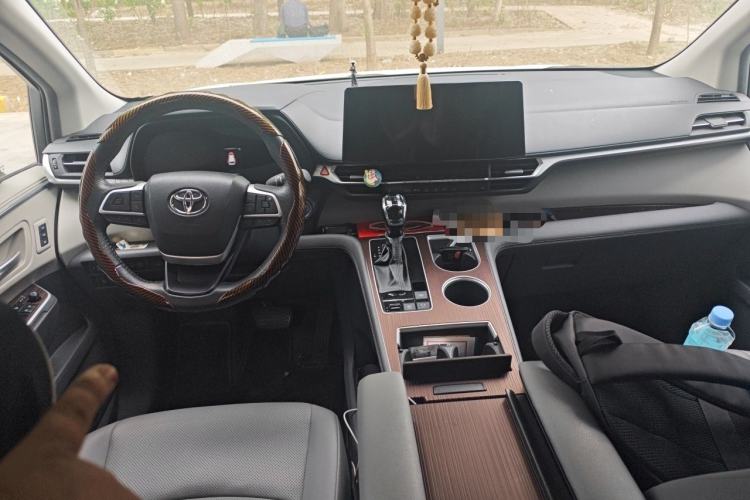 Used Toyota Granvia 2023 2.5L Hybrid Prestige PLUS Edition Interior 2
