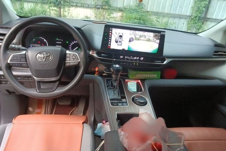 Used Toyota Granvia 2023 2.5L Hybrid Comfort Edition Interior 2