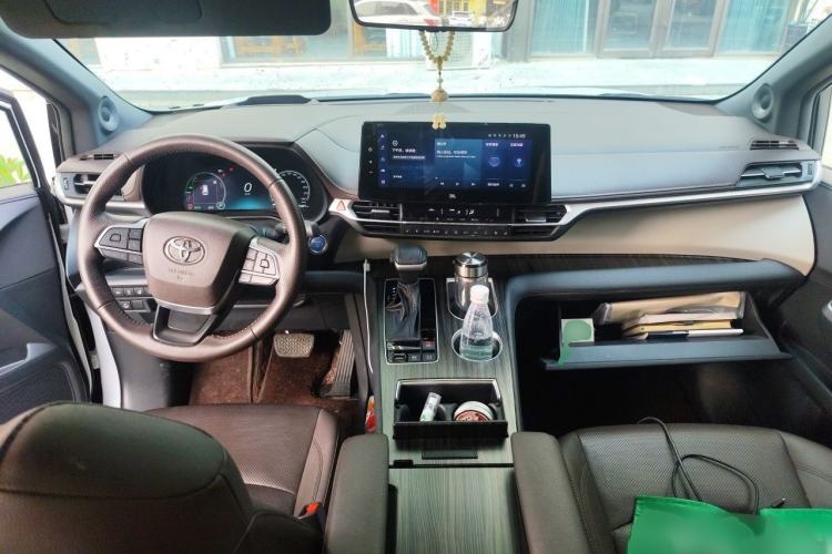 Used Toyota Granvia 2023 2.5L Hybrid Flagship VIP Edition Interior 2