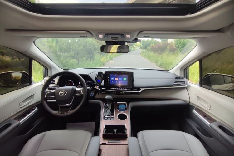 Used Toyota Granvia 2023 2.5L Hybrid Comfort Edition Interior 2