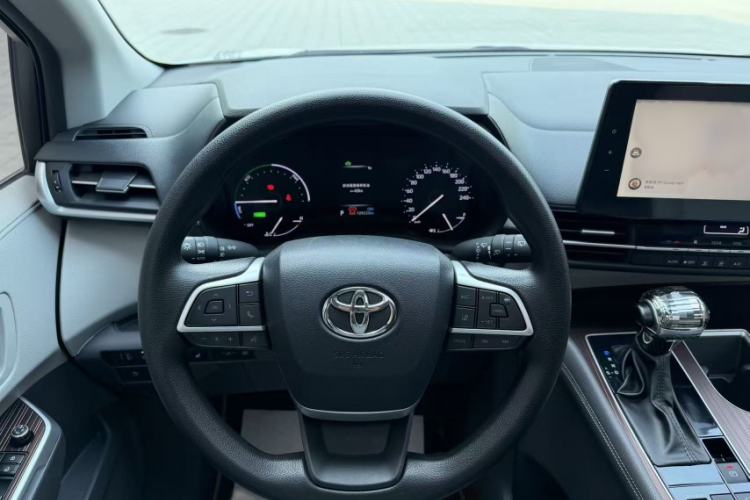 Used Toyota Granvia 2023 2.5L Hybrid Comfort Edition Interior 2