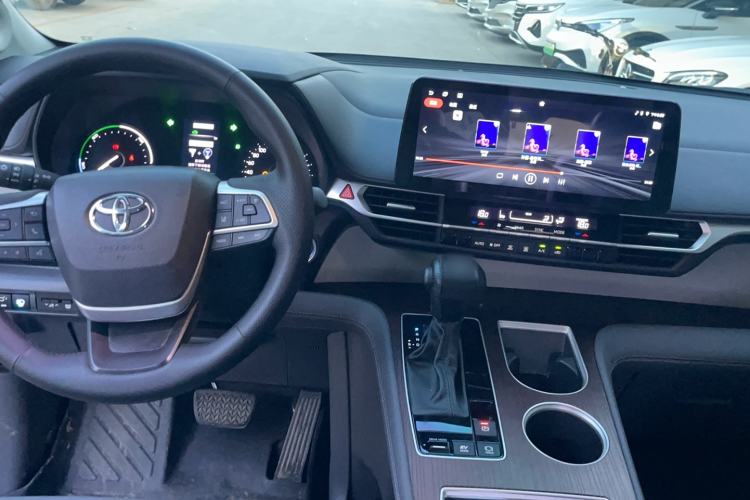 Used Toyota Granvia 2023 2.5L Hybrid Comfort Edition Interior 3