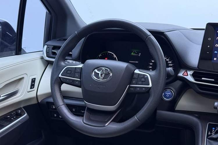 Used Toyota Granvia 2023 2.5L Hybrid Prestige PLUS Edition Interior 3