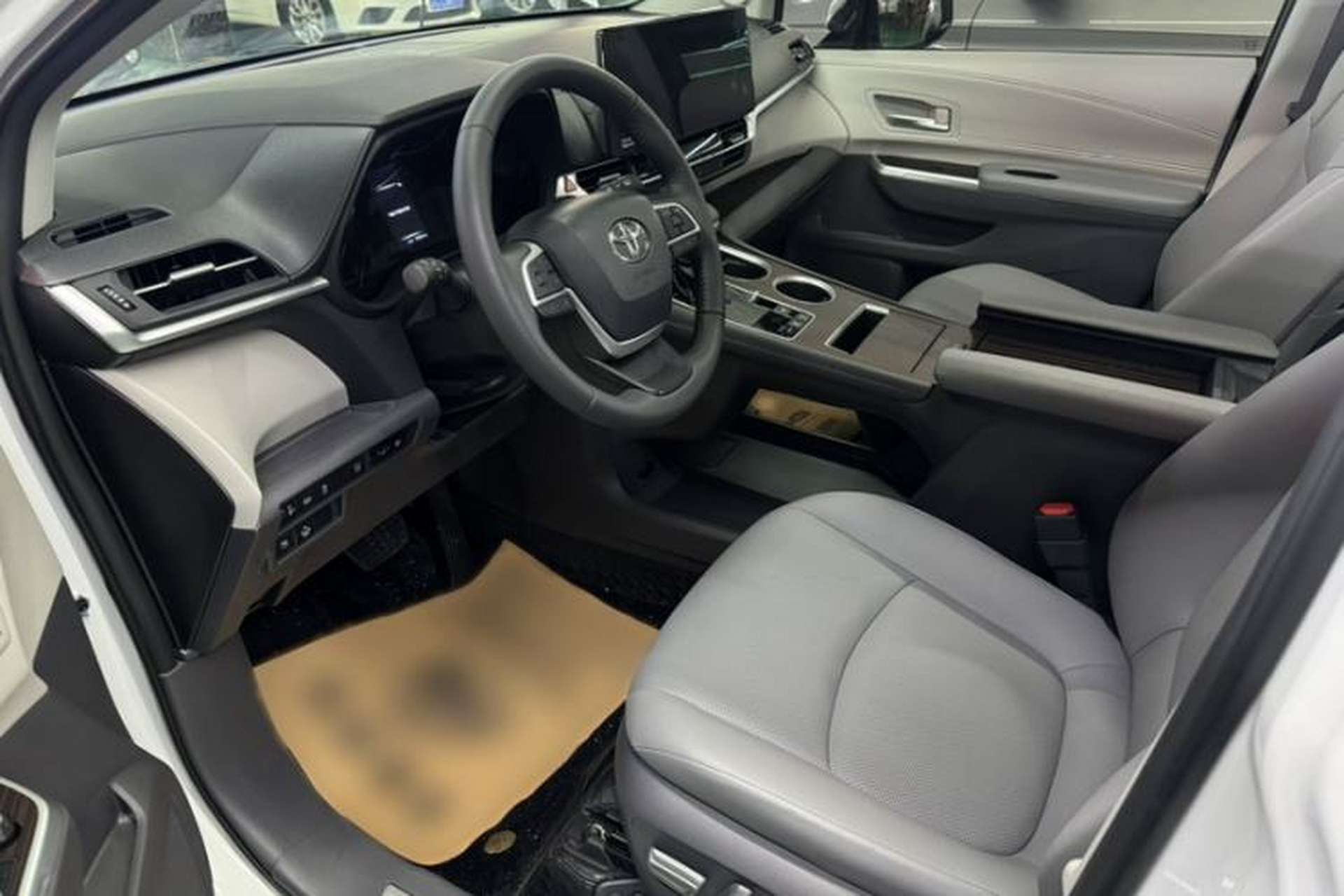 Used Toyota Granvia 2023 2.5L Hybrid Prestige PLUS Edition Interior 3