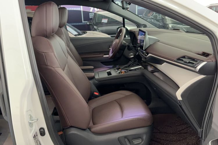 Used Toyota Granvia 2023 2.5L Hybrid Flagship VIP Edition Interior 3