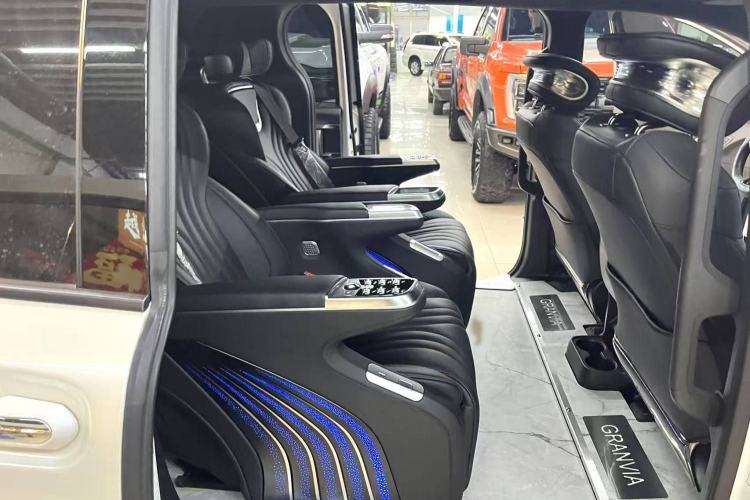 Used Toyota Granvia 2023 2.5L Hybrid Flagship VIP Edition Interior 3