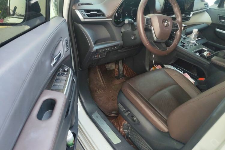Used Toyota Granvia 2023 2.5L Hybrid Flagship VIP Edition Interior 3