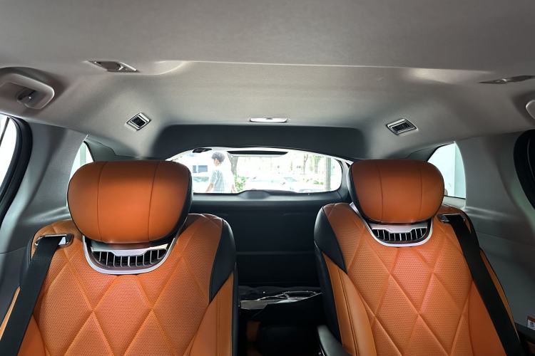 Used Toyota Granvia 2023 2.5L Hybrid Comfort Edition Interior 3