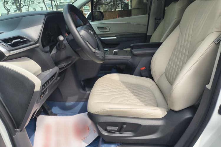 Used Toyota Granvia 2023 2.5L Hybrid Comfort Edition Interior 4