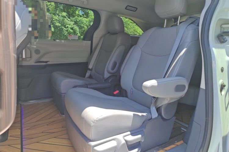 Used Toyota Granvia 2023 2.5L Hybrid Comfort Edition Interior 4
