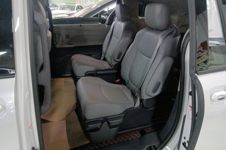 Used Toyota Granvia 2023 2.5L Hybrid Comfort Edition Interior 4