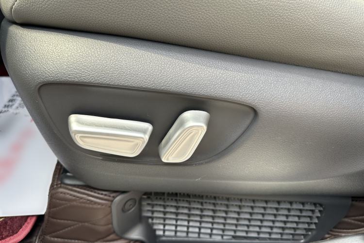 Used Toyota Granvia 2023 2.5L Hybrid Prestige PLUS Edition Interior 4
