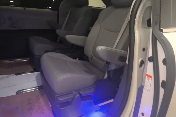 Used Toyota Granvia 2023 2.5L Hybrid Luxury Edition Interior 4