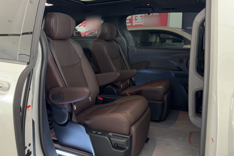 Used Toyota Granvia 2023 2.5L Hybrid Flagship VIP Edition Interior 4