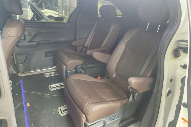 Used Toyota Granvia 2023 2.5L Hybrid Flagship VIP Edition Interior 4