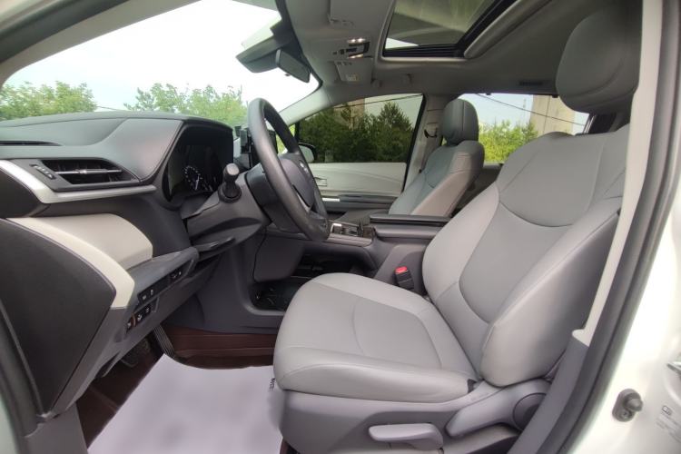 Used Toyota Granvia 2023 2.5L Hybrid Comfort Edition Interior 4