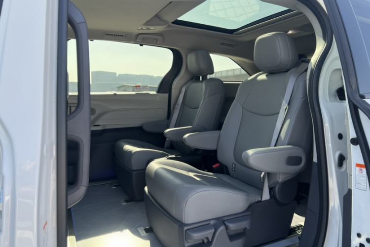 Used Toyota Granvia 2023 2.5L Hybrid Prestige PLUS Edition Interior 5