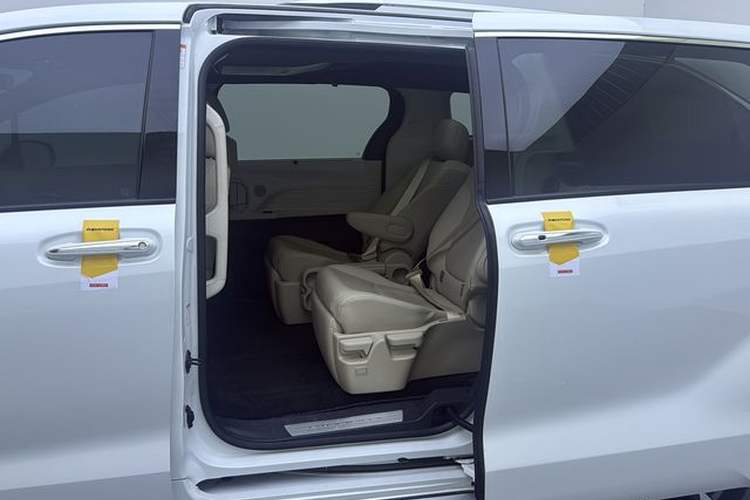 Used Toyota Granvia 2023 2.5L Hybrid Prestige PLUS Edition Interior 5