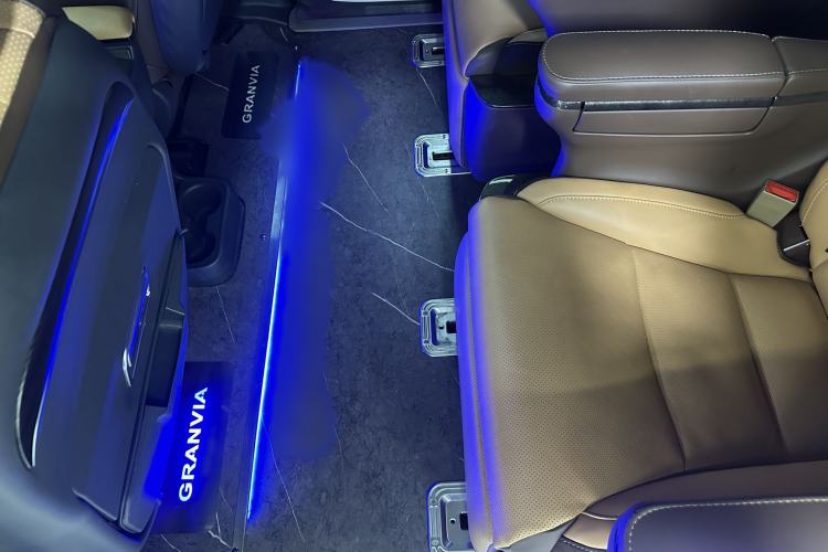 Used Toyota Granvia 2023 2.5L Hybrid Comfort Edition Interior 5