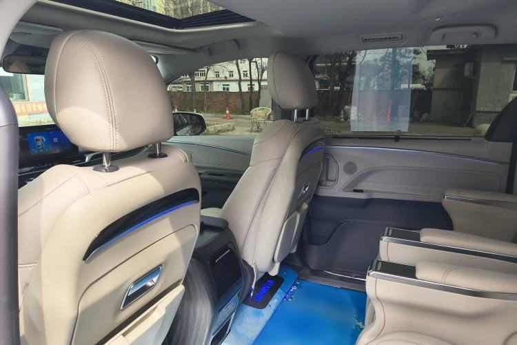 Used Toyota Granvia 2023 2.5L Hybrid Comfort Edition Interior 6