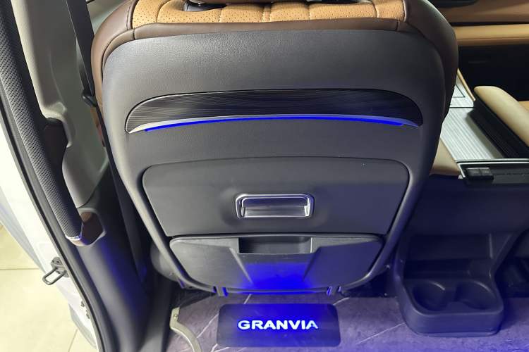 Used Toyota Granvia 2023 2.5L Hybrid Comfort Edition Interior 6