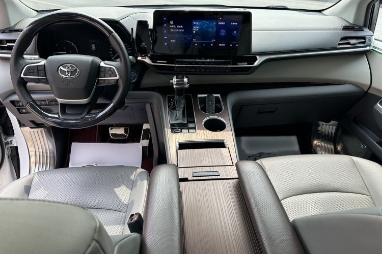 Used Toyota Granvia 2023 2.5L Hybrid Prestige PLUS Edition Interior 7