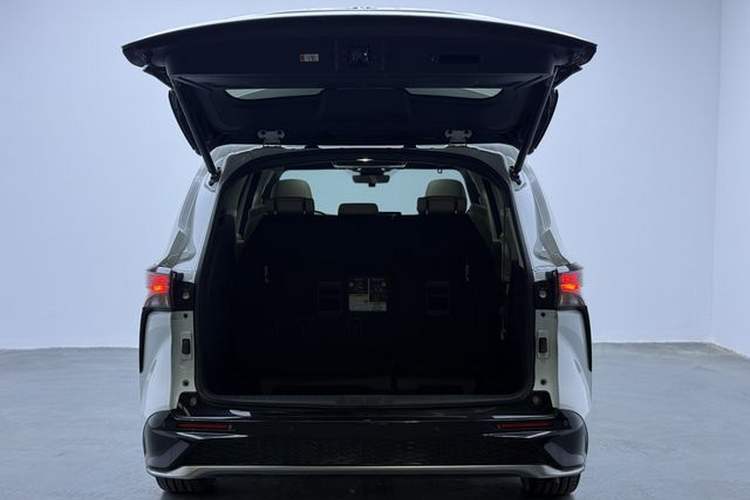 Used Toyota Granvia 2023 2.5L Hybrid Prestige PLUS Edition Interior 7