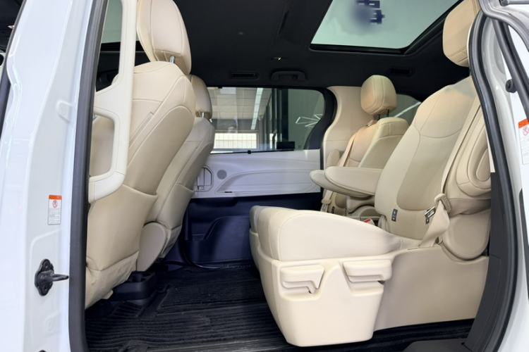Used Toyota Granvia 2023 2.5L Hybrid Prestige PLUS Edition Interior 7